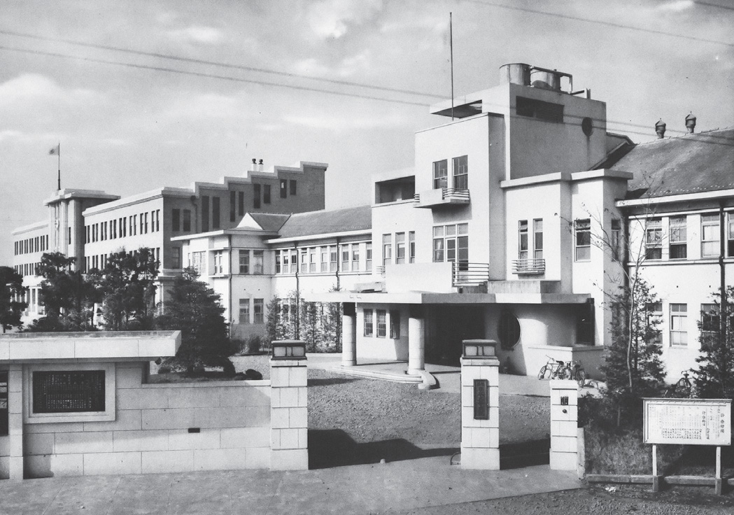 戦前本館と病院