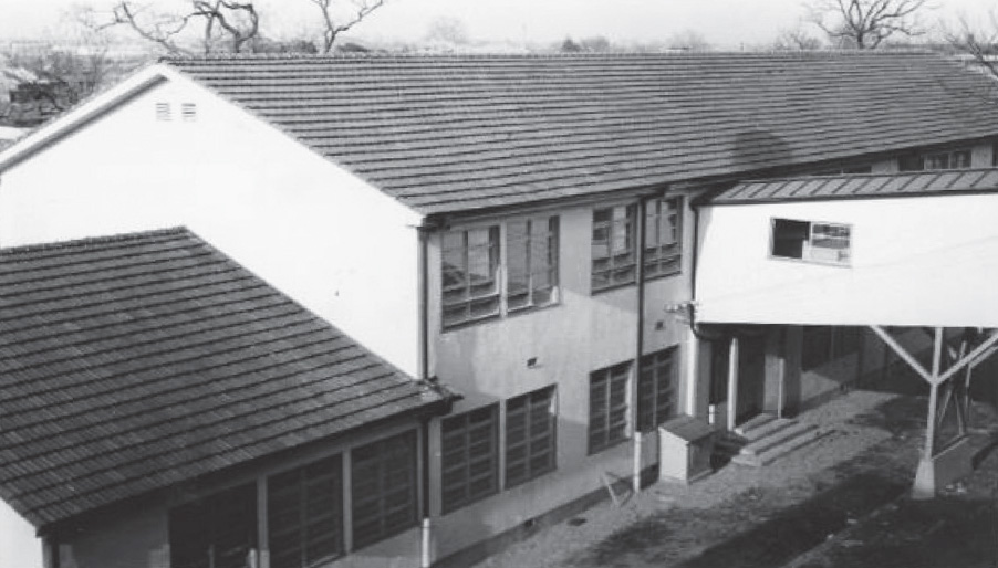 写真4:板橋病院入院病棟<br>
                          (23回生卒業アルバムから)