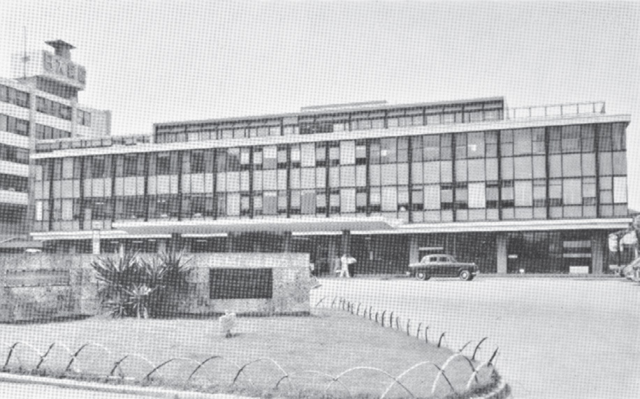 写真5−2:板橋病院外来棟(昭和31年11月)