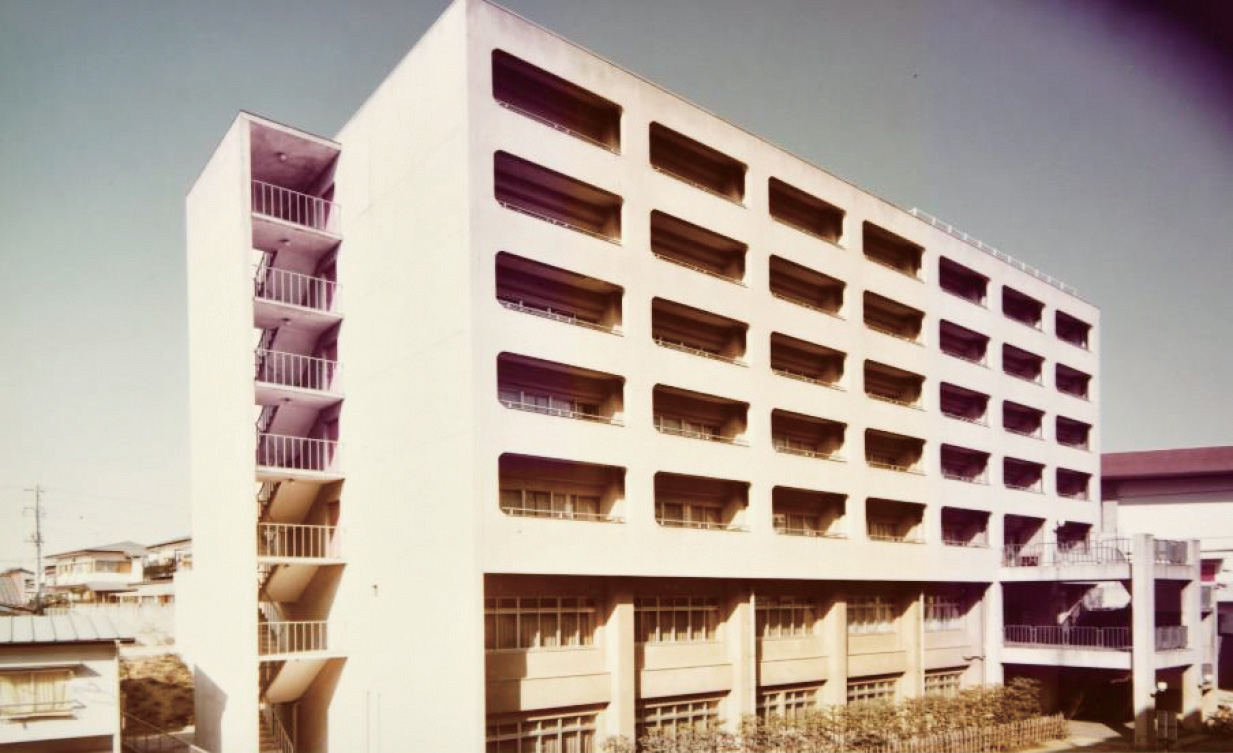 写真7:高等看護学院校舎(昭和46年6月完成)