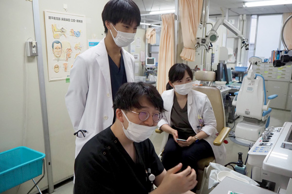 診察室にて