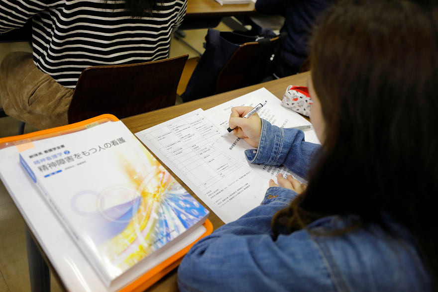 授業を受ける学生の写真